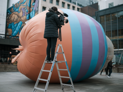 Wie dokumentierst du performative arbeiten filmisch, ohne ein team anzuheuern